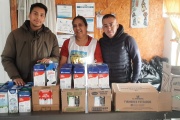 Empleados estatales realizaron donación de leche a comedores comunitarios