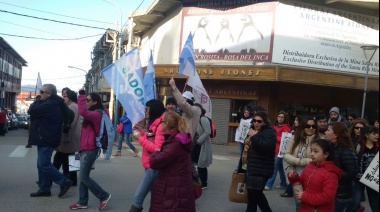 Alerta de docentes privados por falta de pago de ayuda para material didáctico