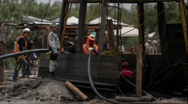 Siguen trabajos de rescate de mineros atrapados en México