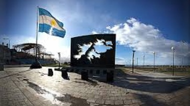 Este miércoles: Las banderas de los monumentos de Malvinas de Ushuaia y Río Grande estarán a media asta