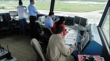Controladores aéreos y técnicos inician un cronograma de medidas