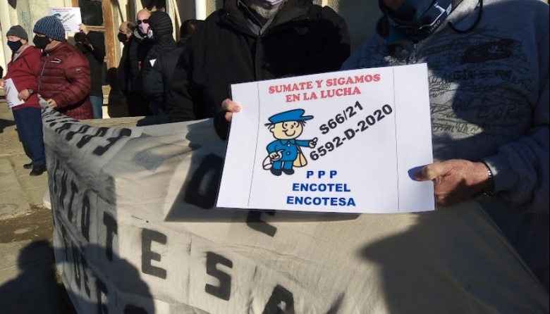 Ex trabajadores y trabajadoras vuelven a reclamar por el cobro de acciones