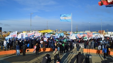 Multitudinaria manifestación en Río Grande