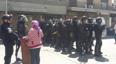 Familiares de Rafael Nahuel detenidos durante una marcha