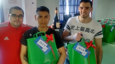 Entrega de bolsas navideñas para químicos y petroquímicos