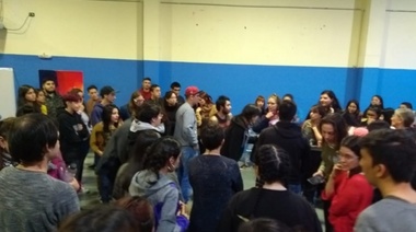 Estudiantes ocupan la radio del CENT 35
