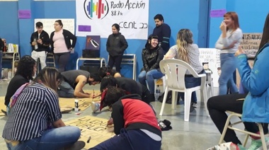 Estudiantes del CENT 35 en estado de alerta