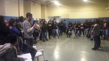 Estudiantes del CENT 35 en estado de alerta