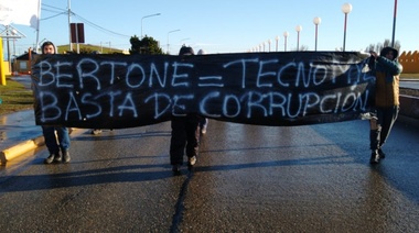 Trabajadores de Tecnomyl siguen reclamando respuestas