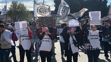 Riograndenses se manifestaron frente al Consulado Chileno