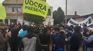 Manifestación frente a la sede de la UOCRA