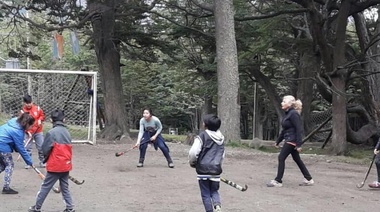 Hockey social en el Dos Banderas