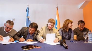 Melella encabezó la firma del acuerdo con ATE y UPCN