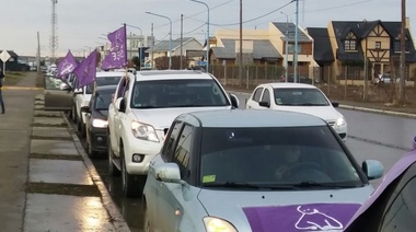 Docentes realizaron caravana de protesta