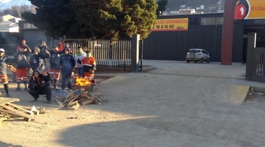 Camioneros se manifiestan frente a las sucursales de Diarco