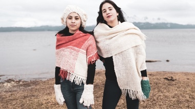 Mujeres elaboran productos con lana fueguina