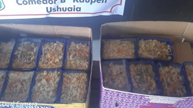 Comerciante distribuye viandas en Ushuaia
