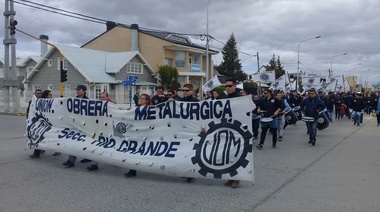 Metalúrgicos saludan la llegada del presidente y piden por el subrégimen