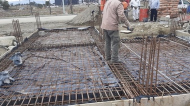 Construyen viviendas y generan puestos de trabajo