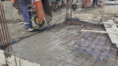 Construyen viviendas y generan puestos de trabajo
