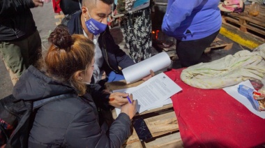 Levantaron el acampe las familias apostadas frente a Casa de Gobierno