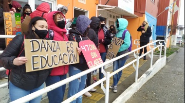 Estudiantes se movilizaron por el estado de los pisos del área de danza