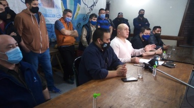 Conferencia de prensa para expresar el desacuerdo con el 75% aceptado por la AOT