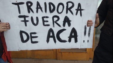 Repudiaron a Bullrich en el aeropuerto y el hotel