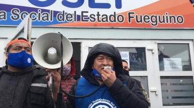 ATE y jubilados se manifestaron en la OSEF y pidieron la renuncia de los directivos