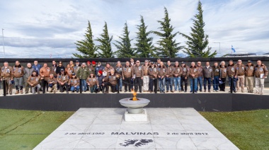 El gobernador y la vicegobernadora entregaron distinciones a veteranos y familiares