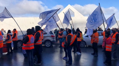 Numerosa movilización en Ushuaia por la situación de la OSEF