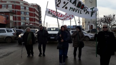 Jubilados reclaman informe que prometieron las autoridades de la Caja