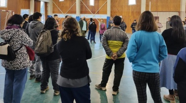 Solicitaron la suspensión de clases en la escuela donde se derrumbó la escalera de emergencia