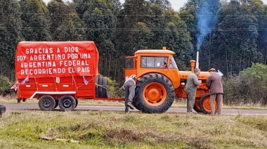 Bancario jubilado recorre el país en tractor con destino a Tierra del Fuego