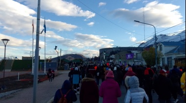 Movilización en Ushuaia para acompañar el paro en Newsan