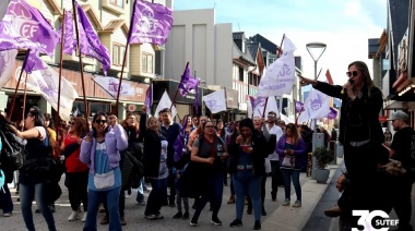 Docentes volvieron a manifestarse contra el ajuste y por el tema habitacional