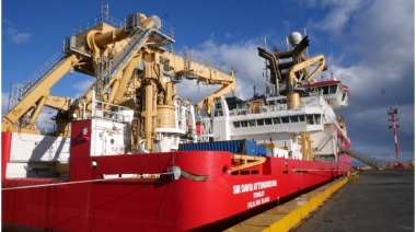 Rompehielos Británico con Bandera de las "Falklands" Cruza Aguas Argentinas