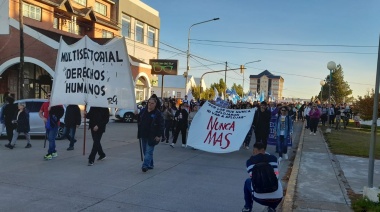 Multitudinaria marcha y acto por el 24 de marzo