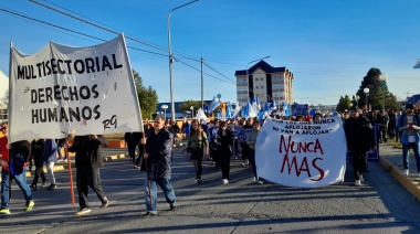 Multitudinaria marcha y acto por el 24 de marzo