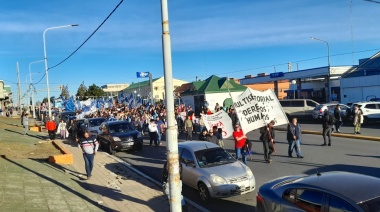 Multitudinaria marcha y acto por el 24 de marzo