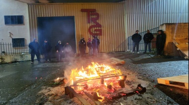 Trabajadores de Textil Río Grande se consideran despedidos y reclaman frente a la empresa