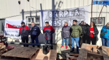 Esta mañana se realizó el abrazo a la planta de la textil Barpla