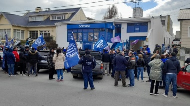 Se realizó protesta frente a Camuzzi contra el tarifazo