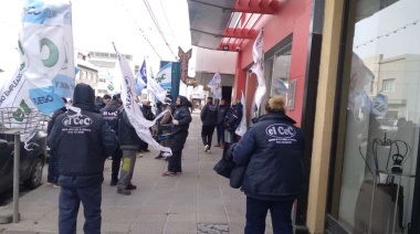 El CEC protesta frente al local de Atlántico Sur