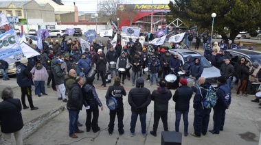 Se realizó manifestación contra el tarifazo frente a las oficinas de Camuzzi