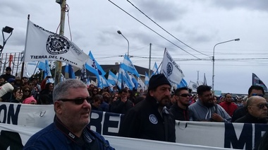Multitudinaria marcha de privados y estatales en Río Grande