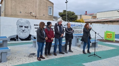 Quedó inaugurado el mural en homenaje a Osvaldo Bayer