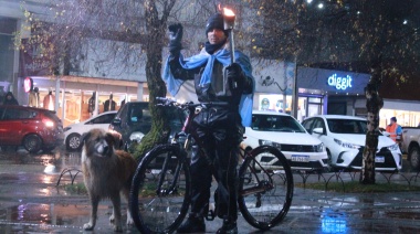 En medio del frío y la lluvia se realizó la marcha de antorchas en defensa de la industria