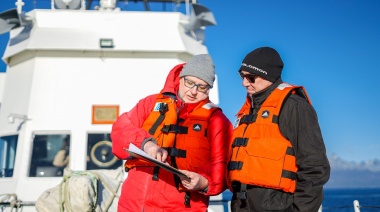 Realizan monitoreo para medir la contaminación con efluentes cloacales del Canal Beagle y la bahía