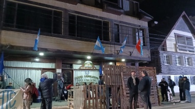 ATE montó una carpa frente a la Legislatura para reclamar por la obra social